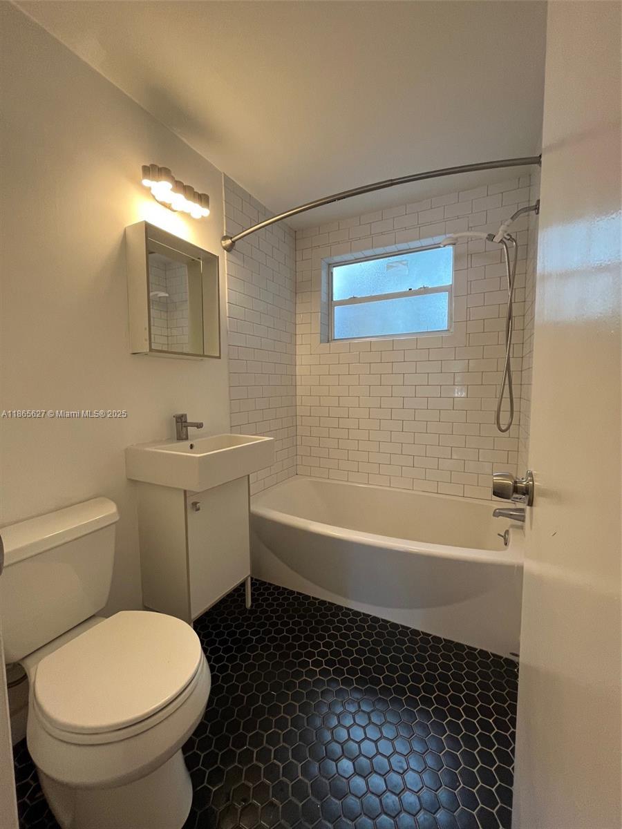 645 Ne 77th St 6 Property Photo 5