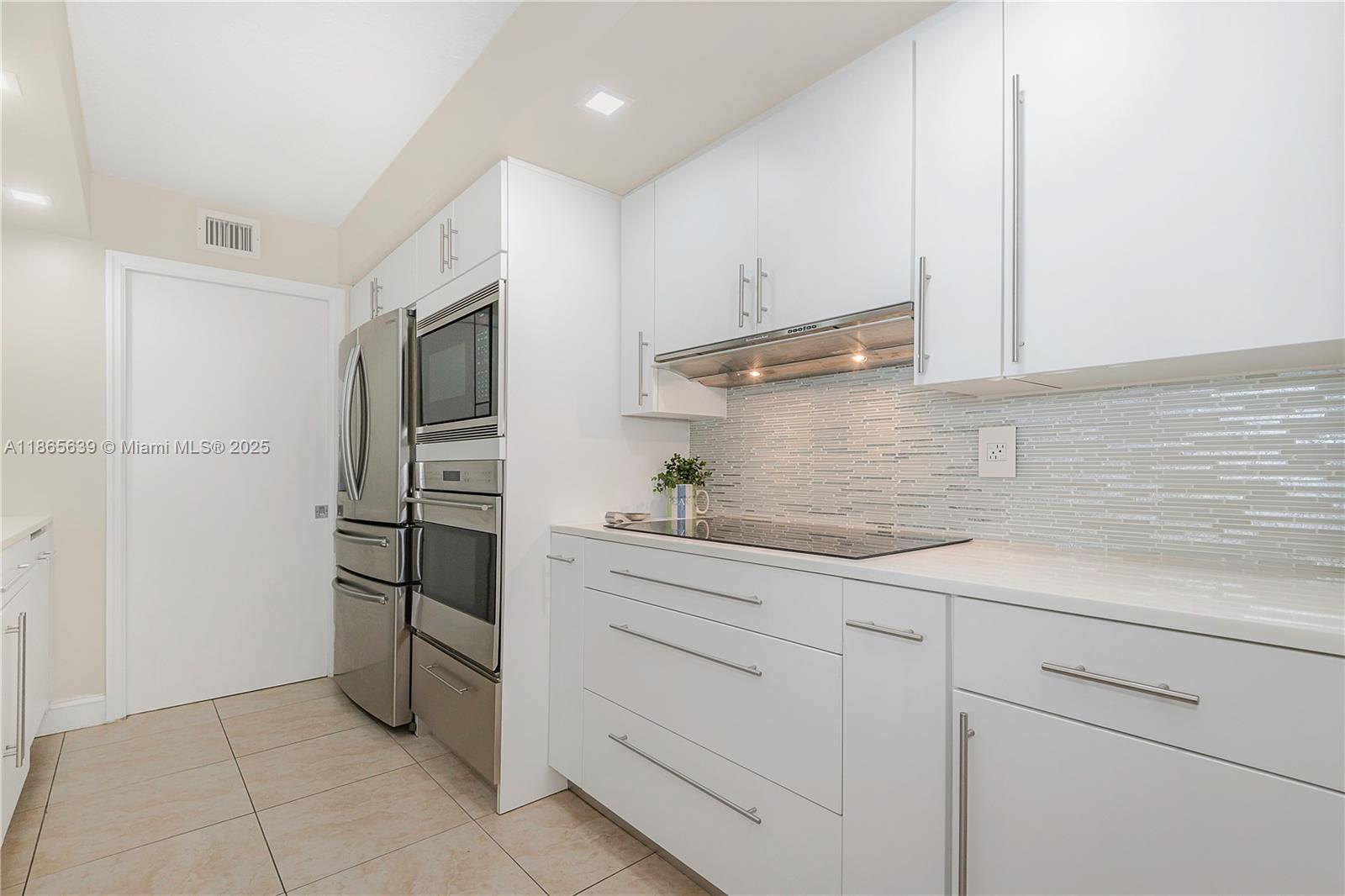 6917 Collins Ave 511 Property Photo 8