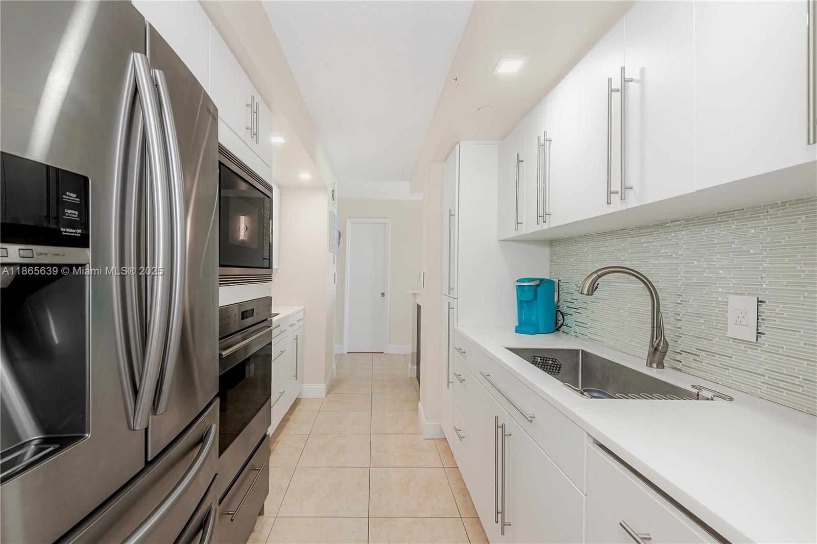 6917 Collins Ave 511 Property Photo 9