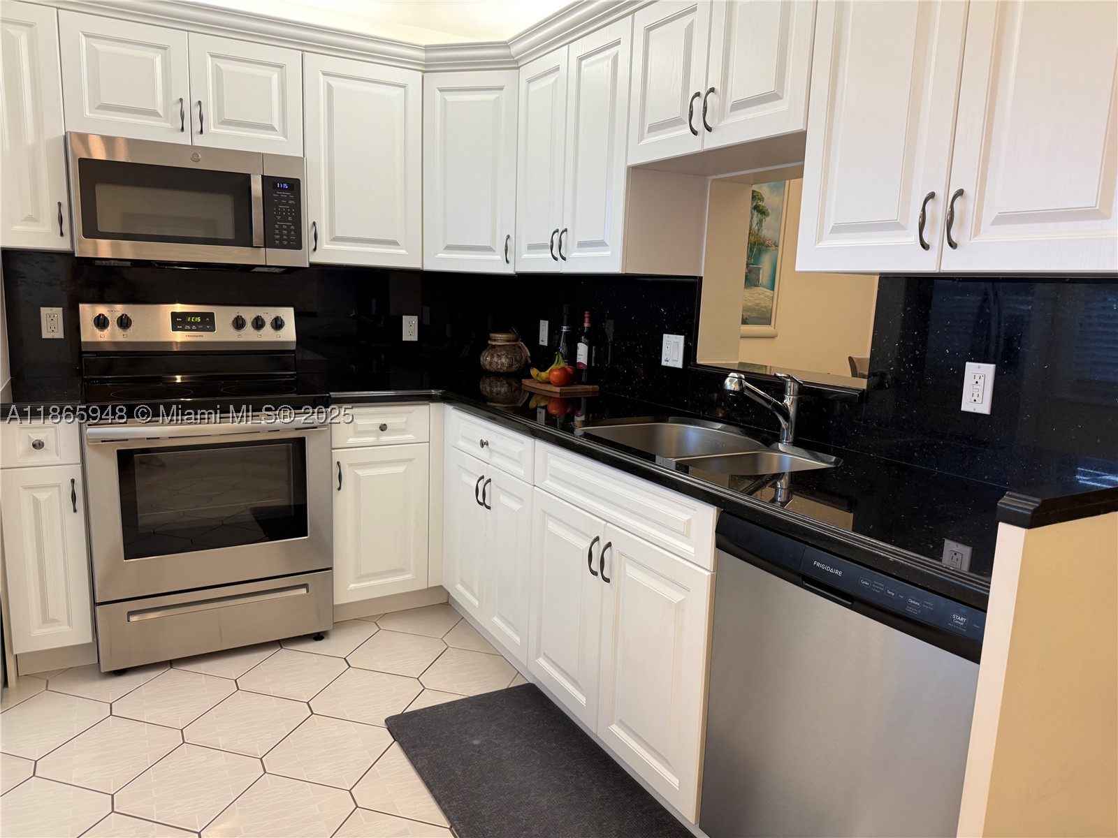 2405 Antigua Cir M4 Property Photo 8