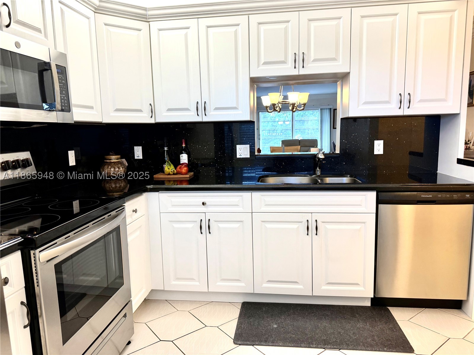 2405 Antigua Cir M4 Property Photo 9