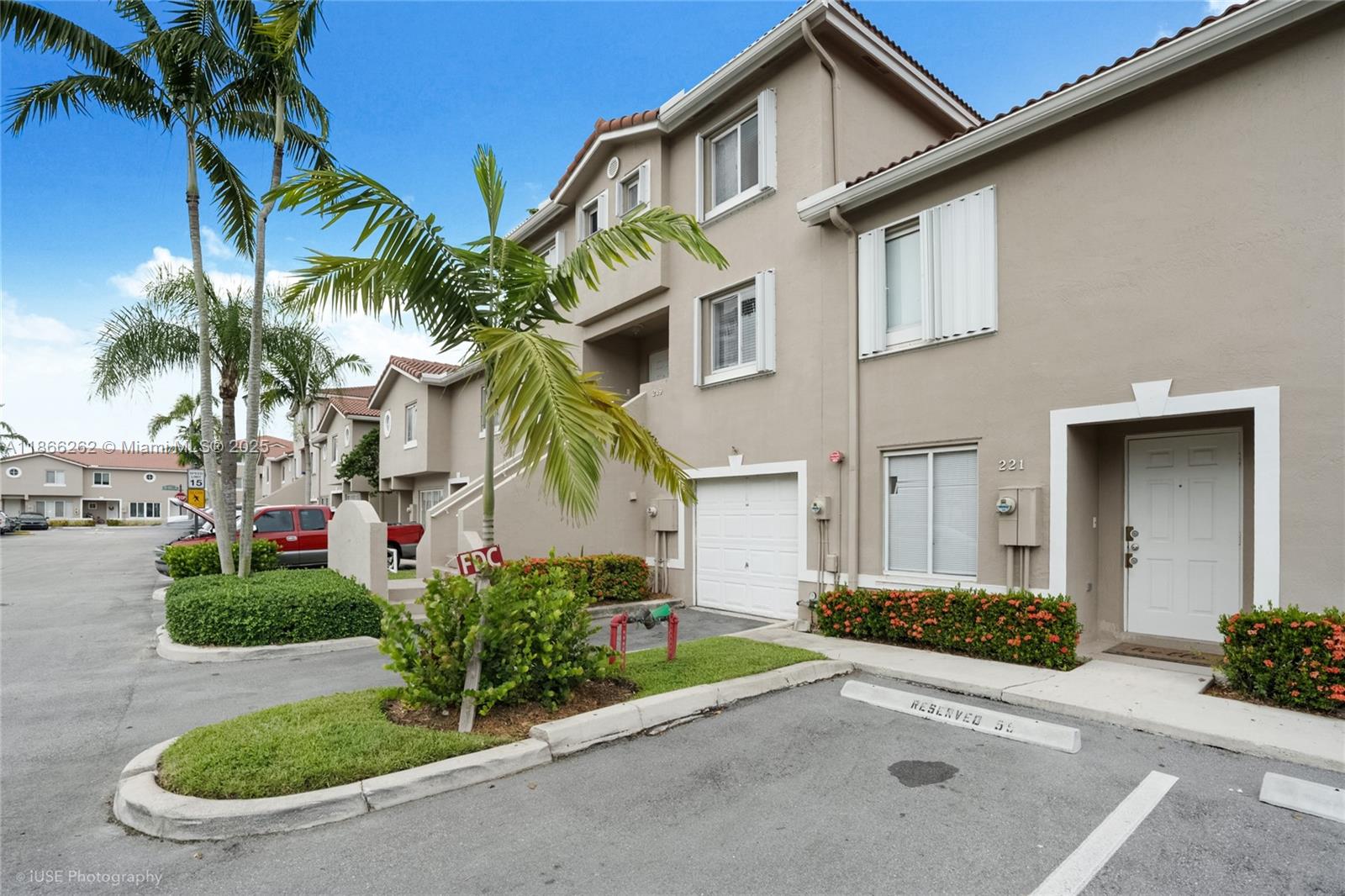 221 Riviera Cir Property Photo 1