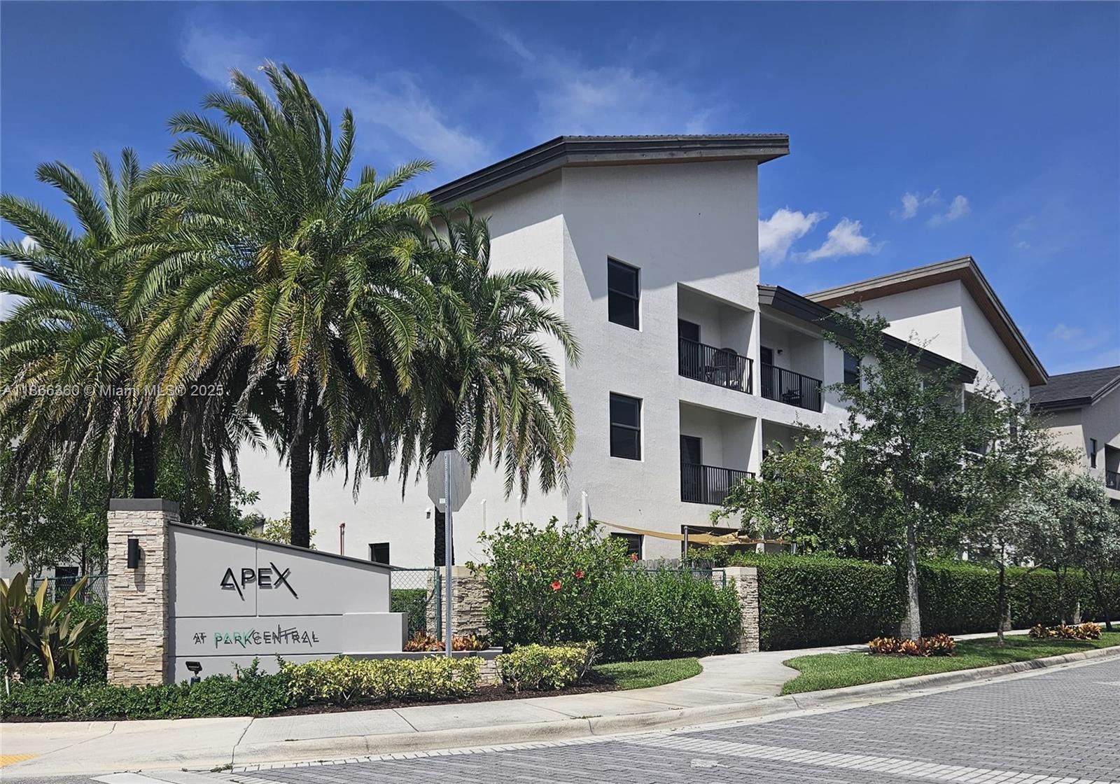 8175 NW 104th Ave 35 Property Photo 1