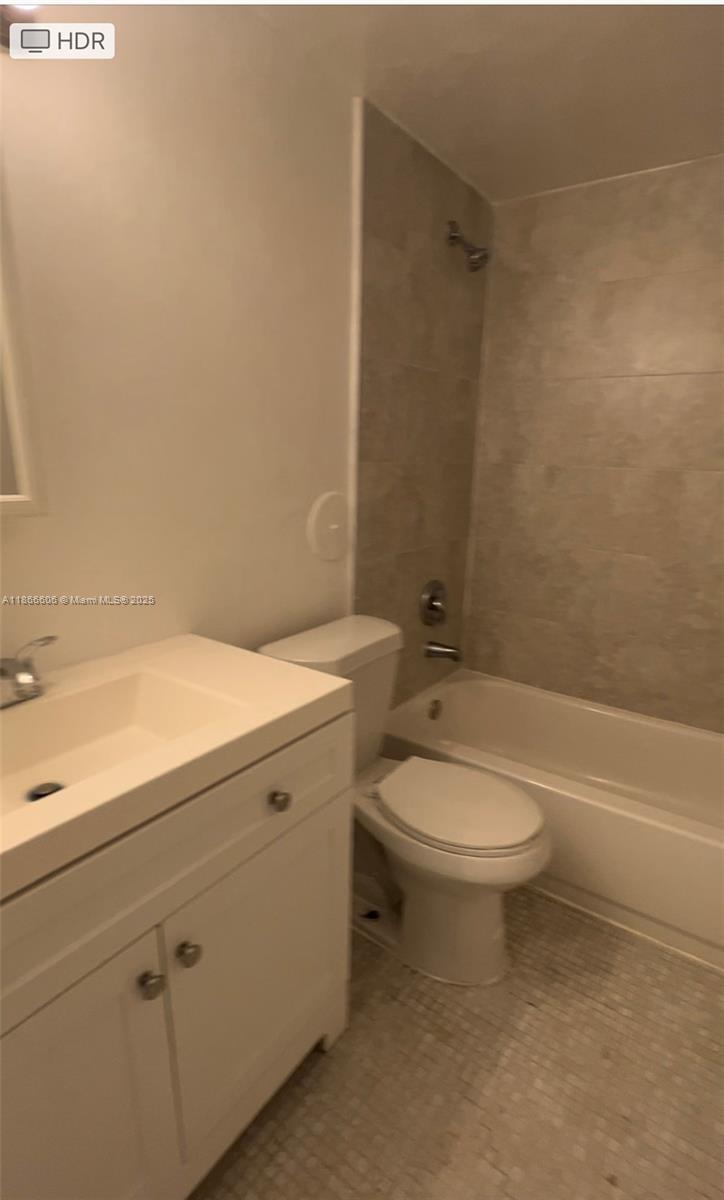498 Nw 165th St Rd D-101 Property Photo 2