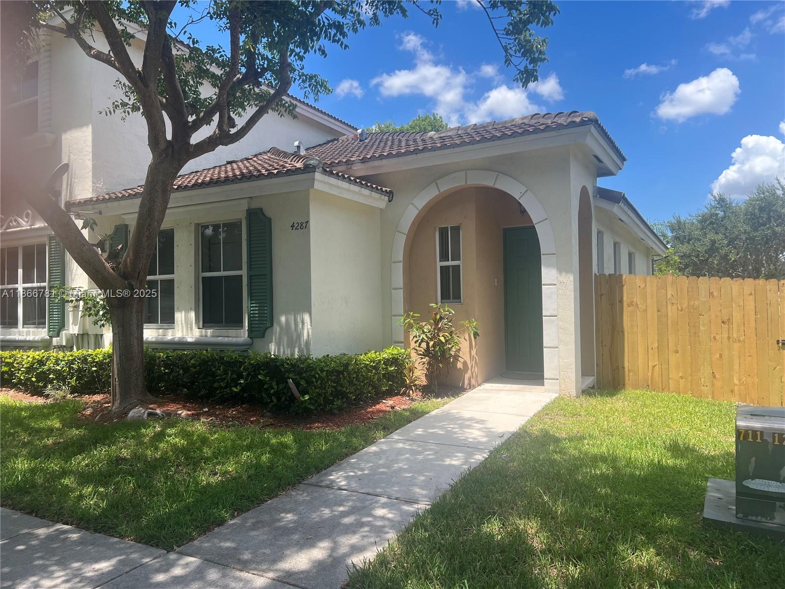 4287 Ne 9th St Property Photo 4