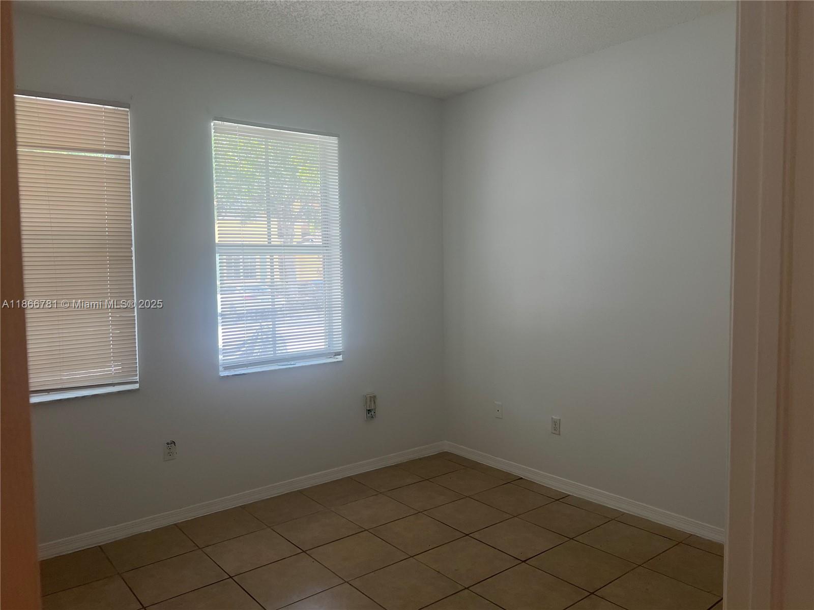 4287 Ne 9th St Property Photo 6