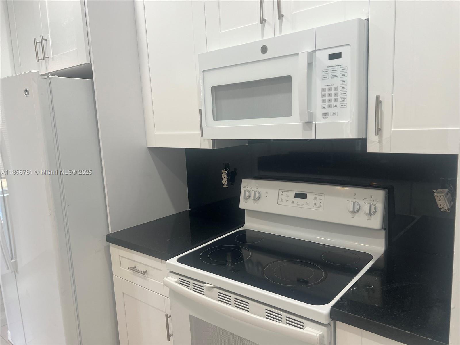 4287 Ne 9th St Property Photo 11