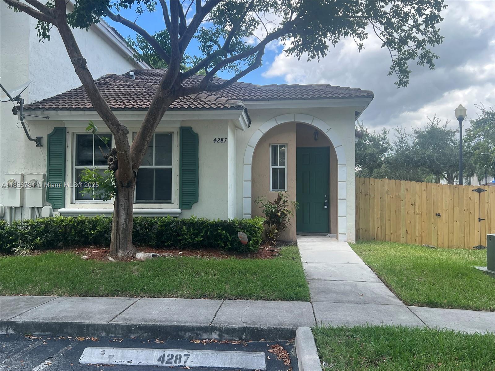 4287 Ne 9th St Property Photo 24