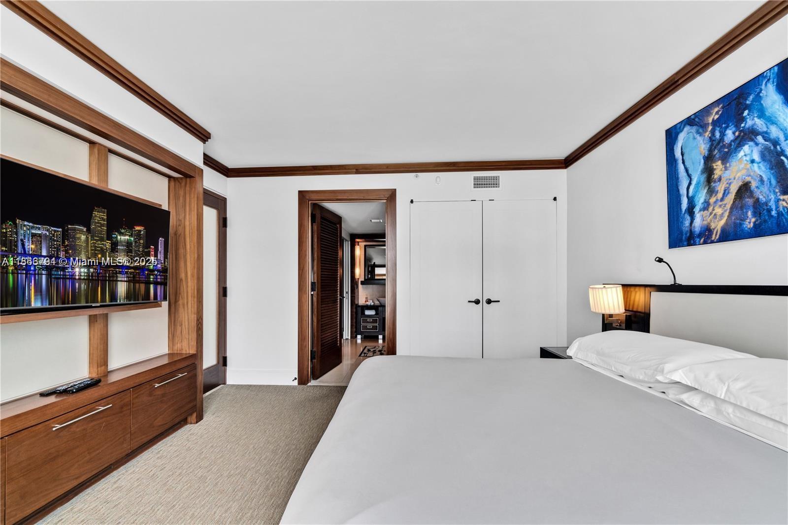 6801 Collins Ave 818 Property Photo 12