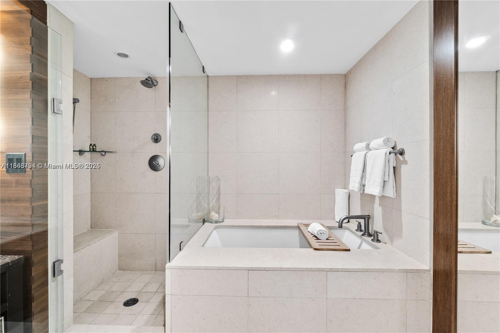 6801 Collins Ave 818 Property Photo 15
