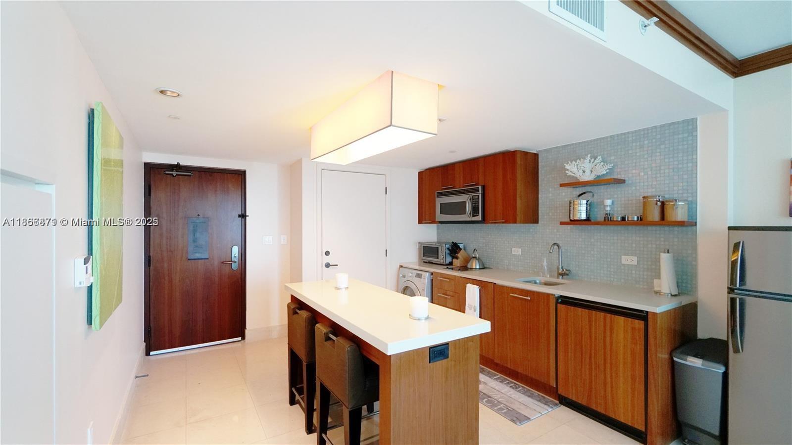 6801 Collins Ave 710 Property Photo 5
