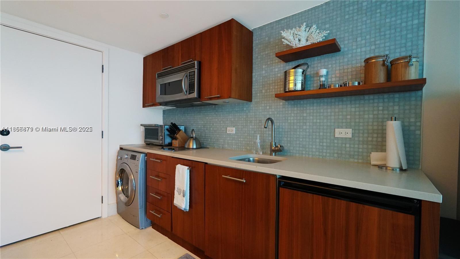 6801 Collins Ave 710 Property Photo 9