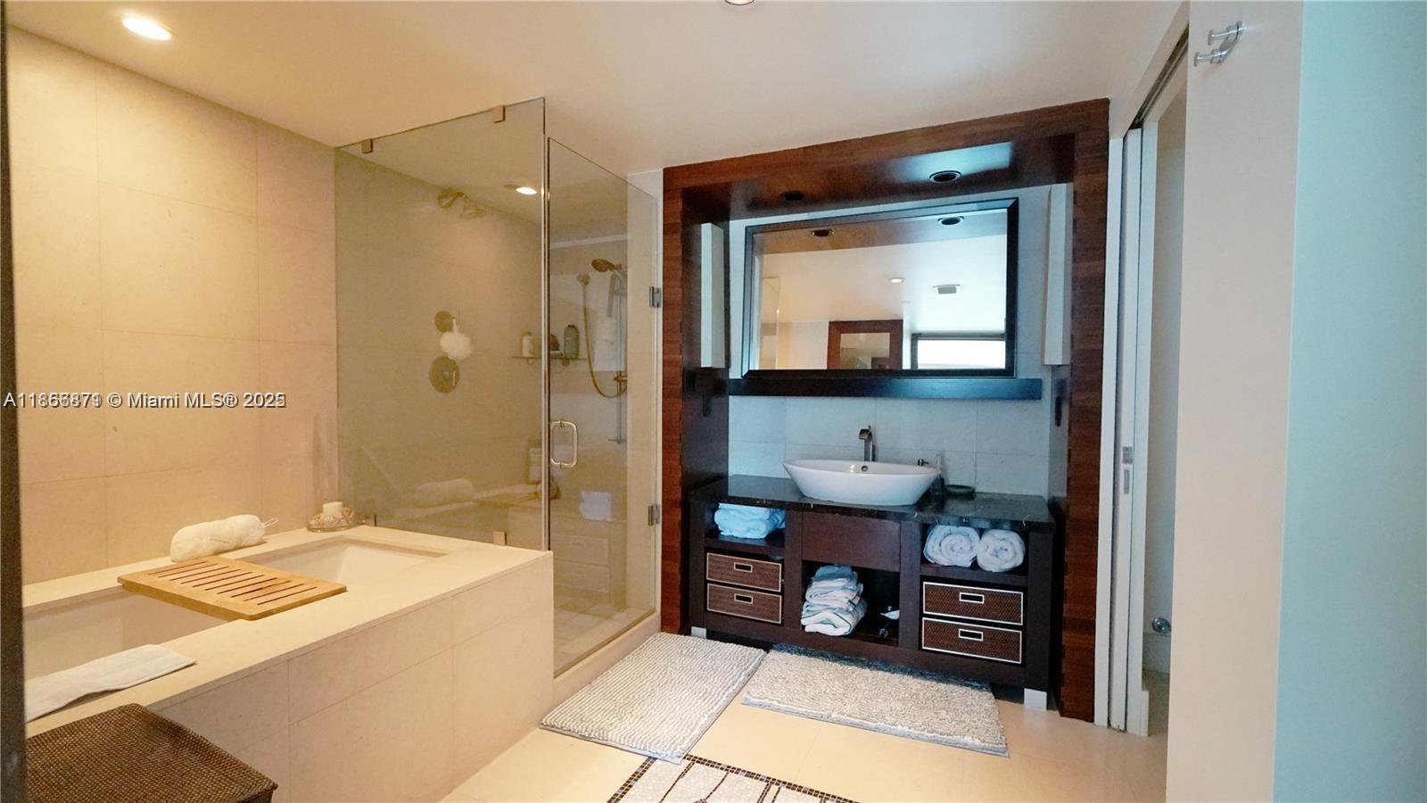 6801 Collins Ave 710 Property Photo 11