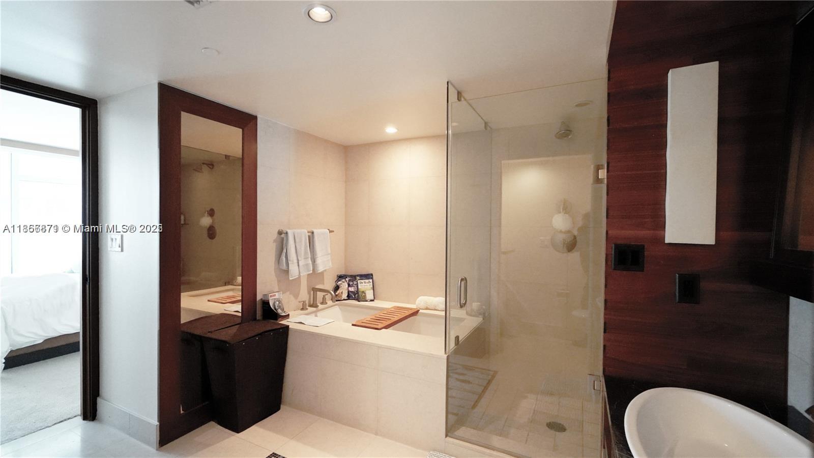6801 Collins Ave 710 Property Photo 12