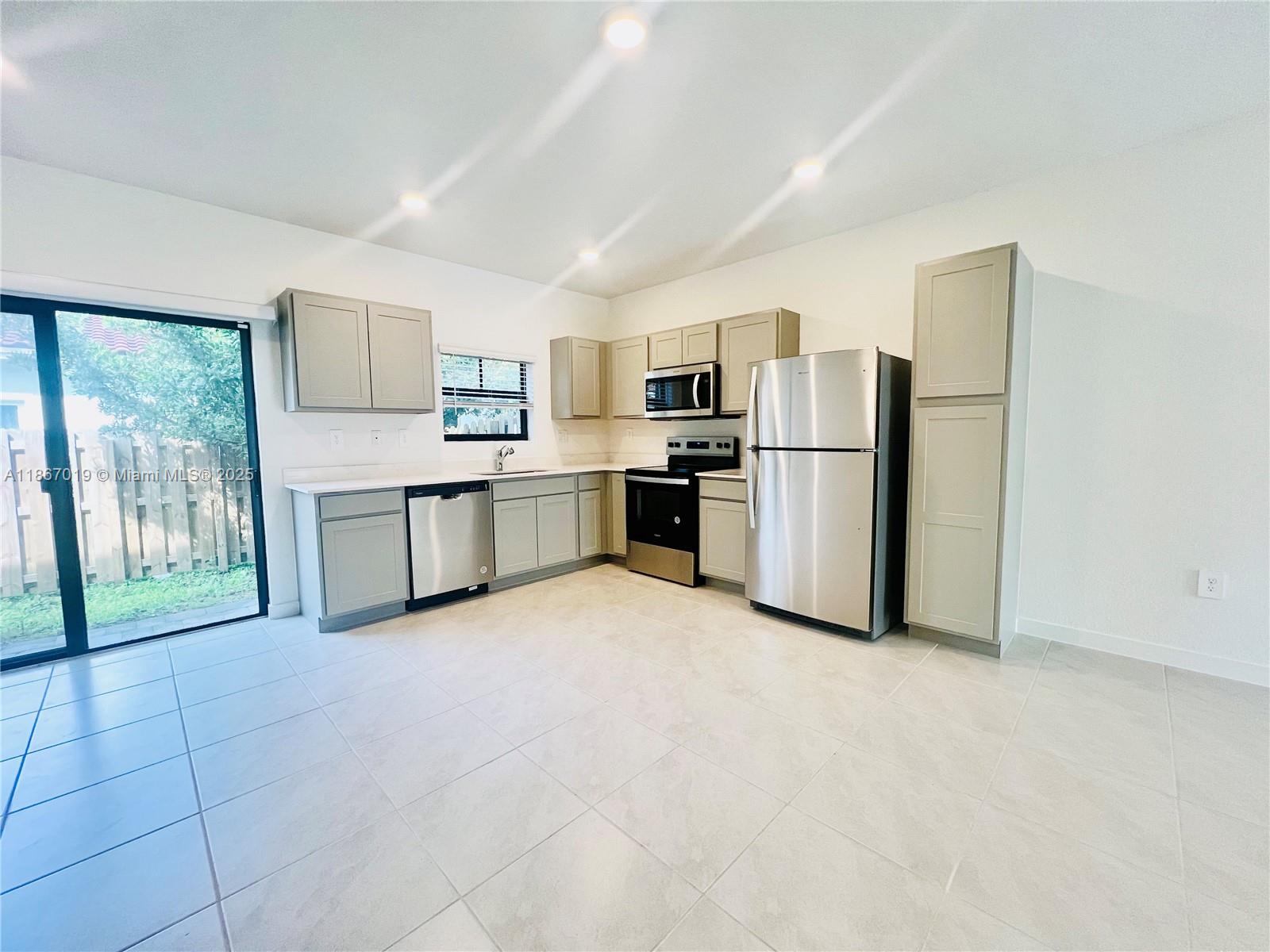 413 Ne 1st Dr 413 Property Photo 5