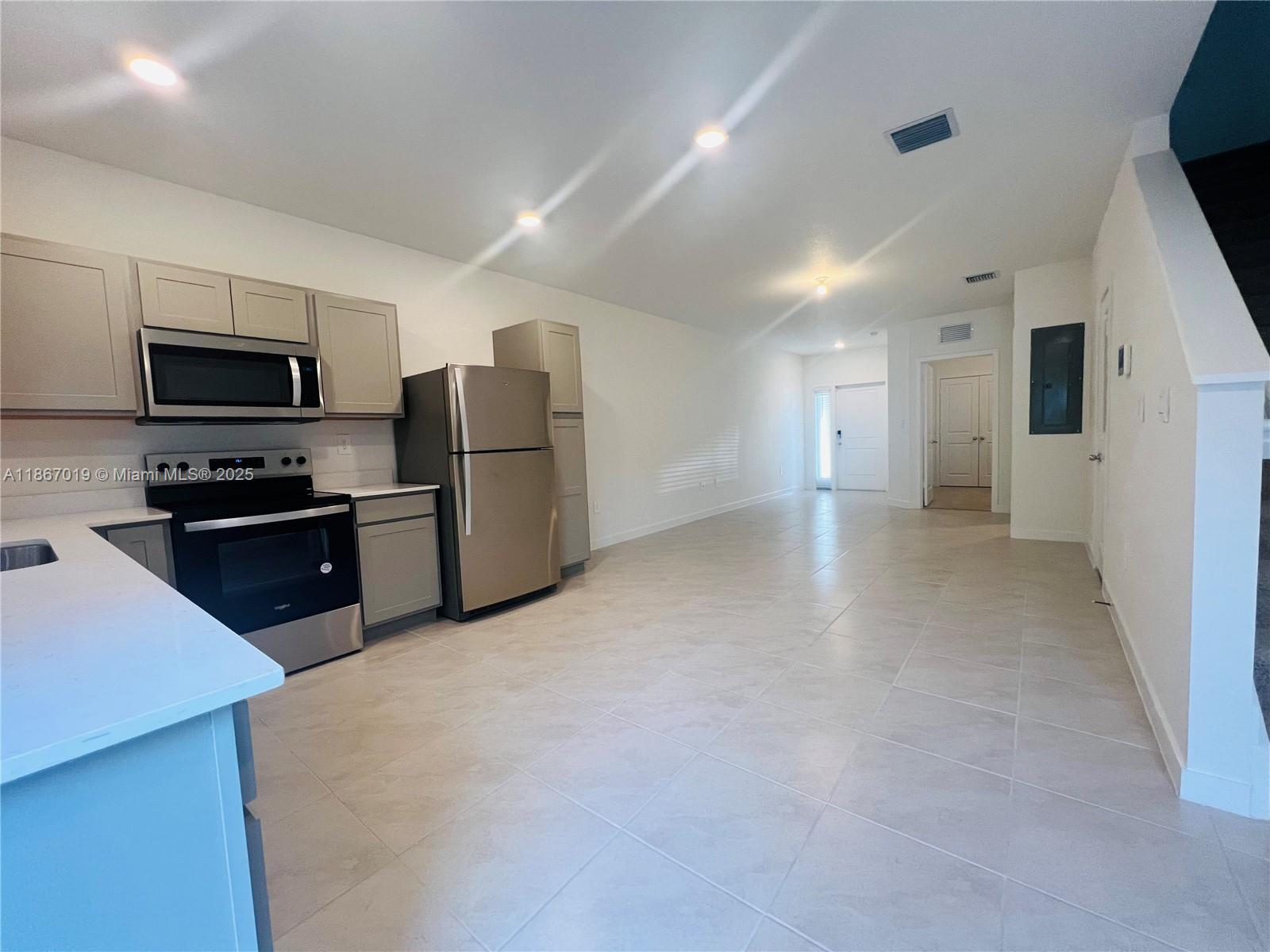 413 Ne 1st Dr 413 Property Photo 6