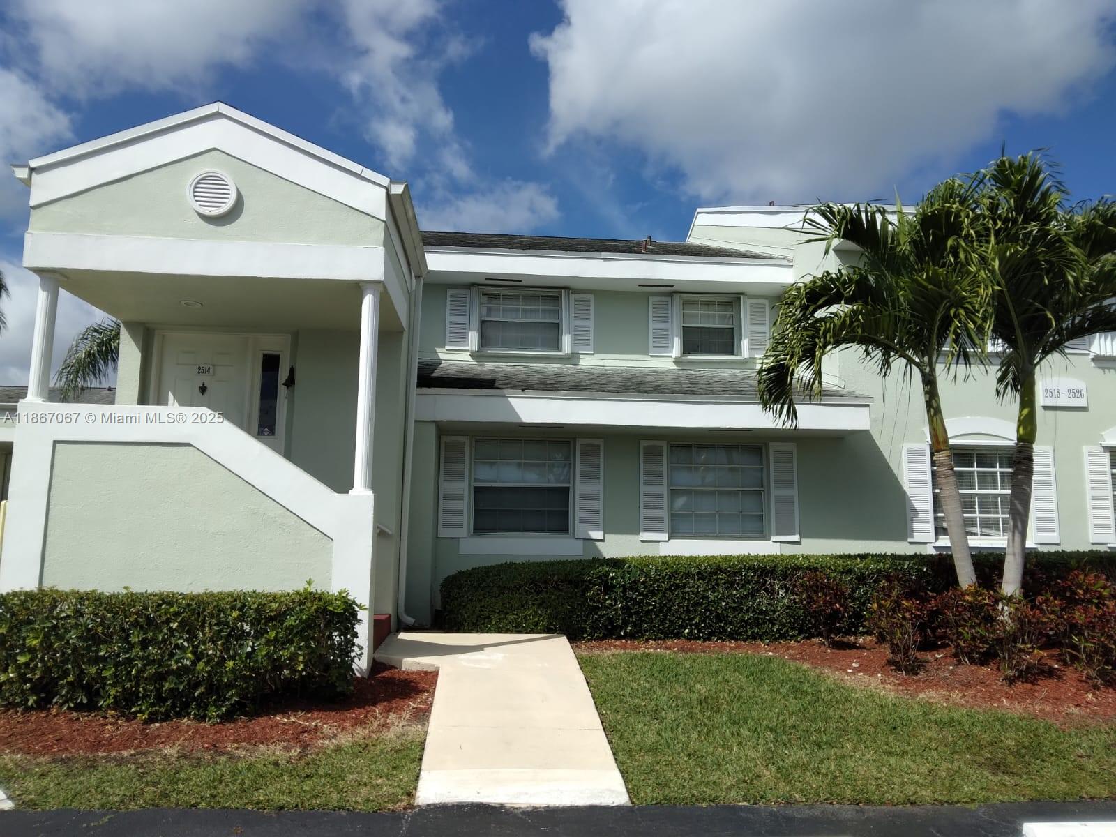 2514 SE 20th Pl 201-B Property Photo 1