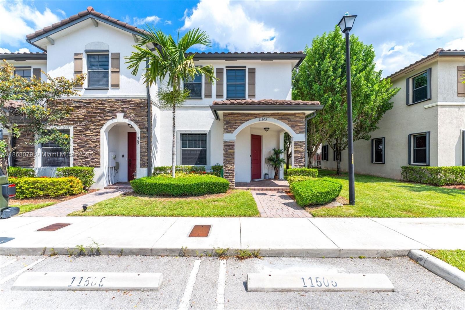 11505 Sw 250th St Property Photo 1