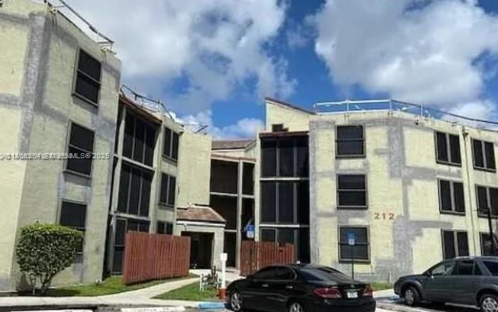 212 Lake Pointe Dr 205 Property Photo 1