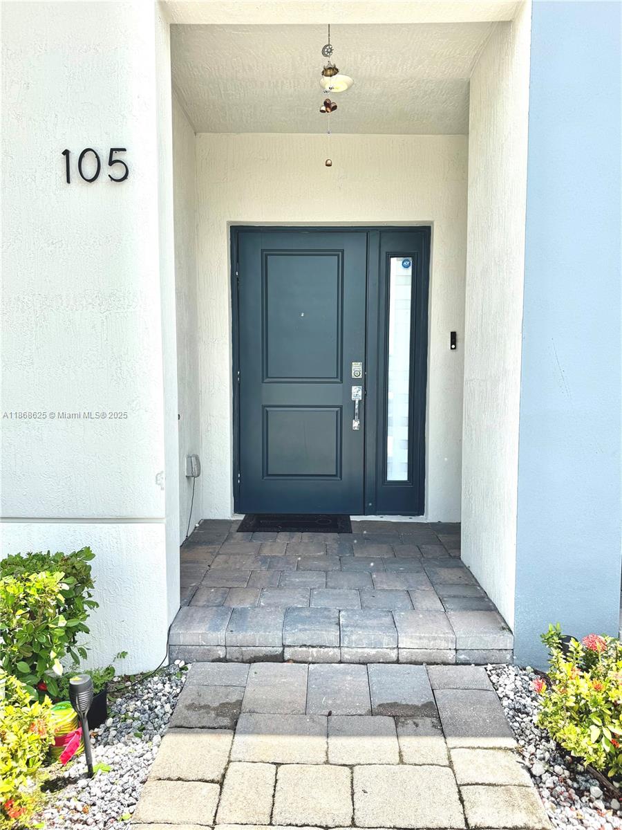 105 Ne 3rd Ct 105 Property Photo 2