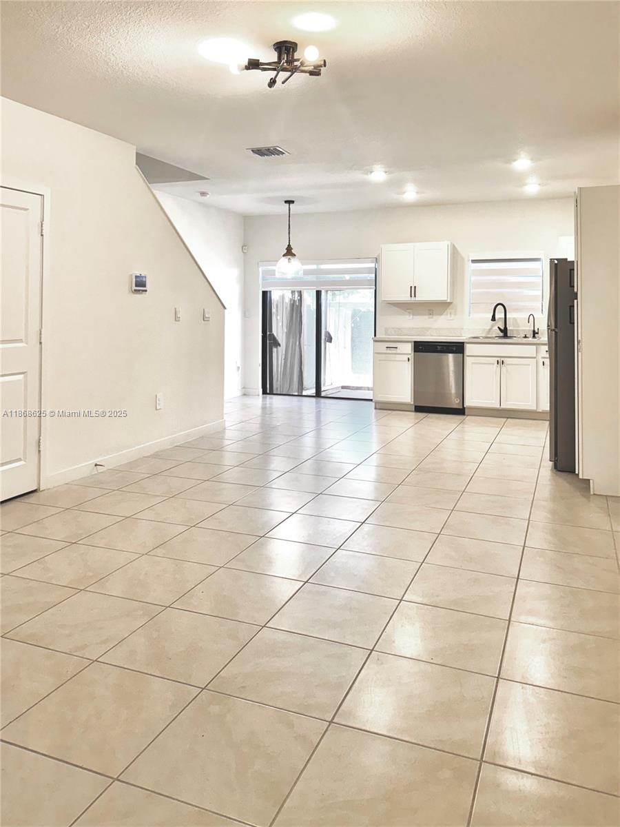 105 Ne 3rd Ct 105 Property Photo 4