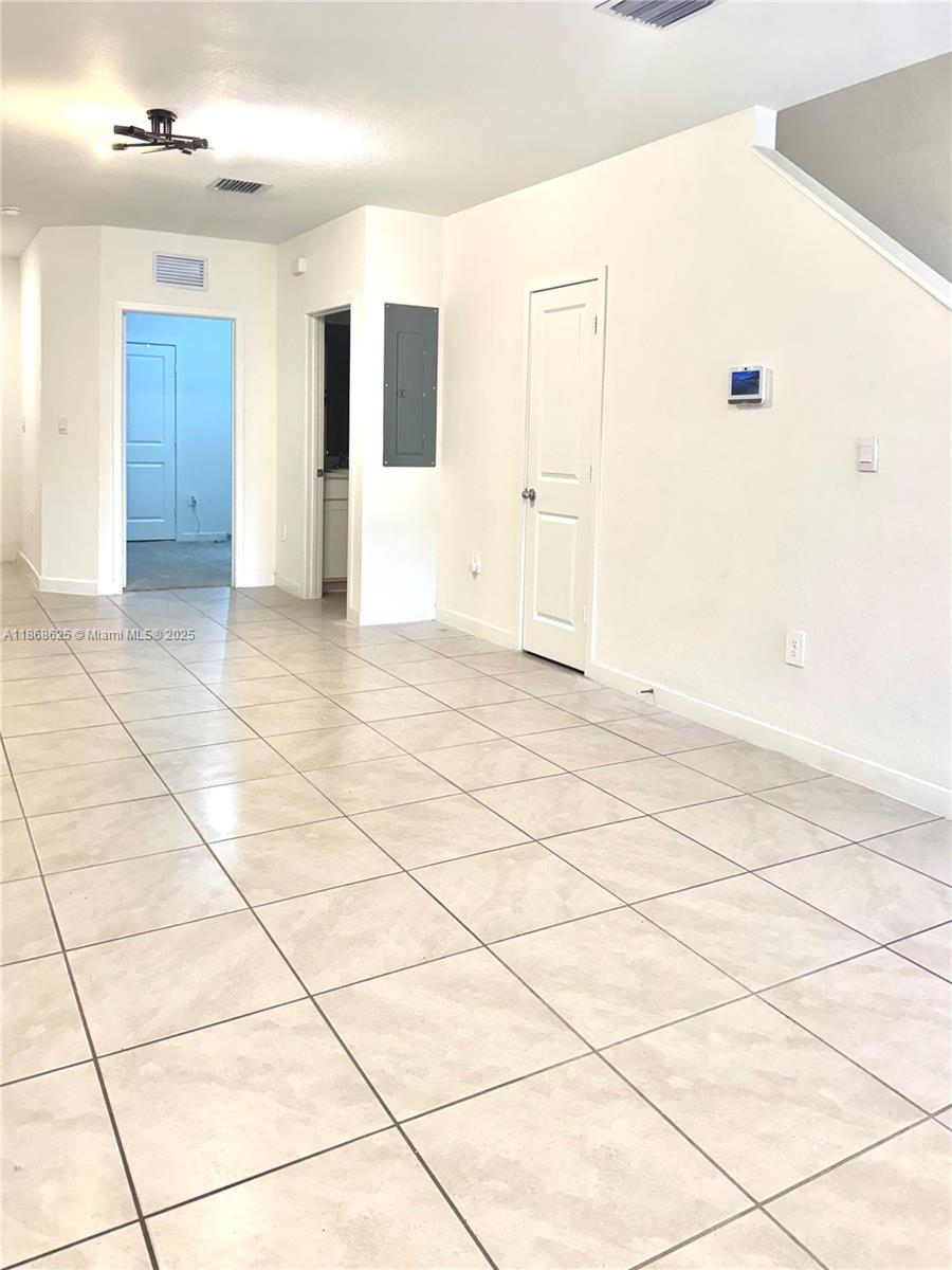 105 Ne 3rd Ct 105 Property Photo 5