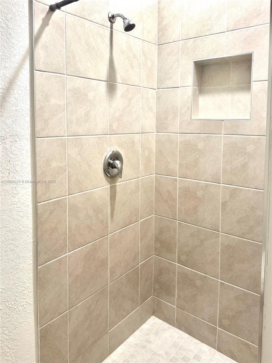 105 Ne 3rd Ct 105 Property Photo 11