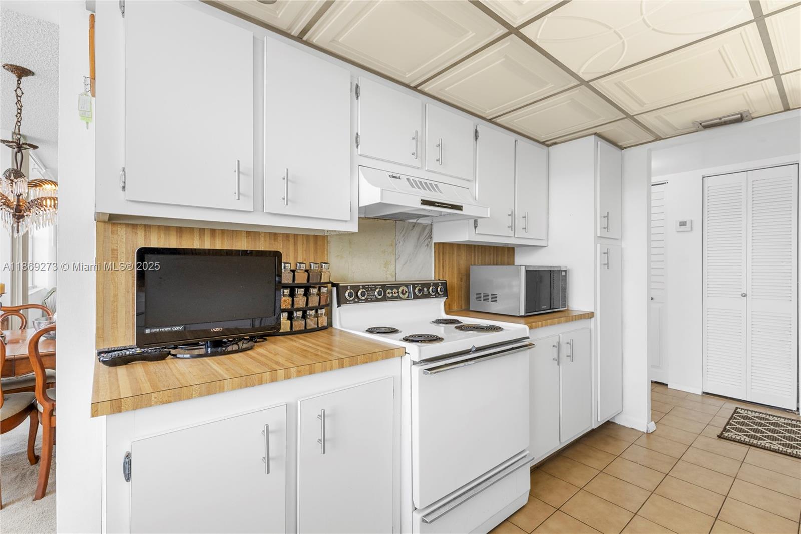 1000 Saint Charles Pl 319 Property Photo 8