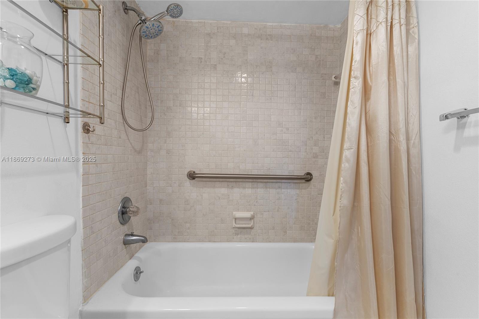 1000 Saint Charles Pl 319 Property Photo 21