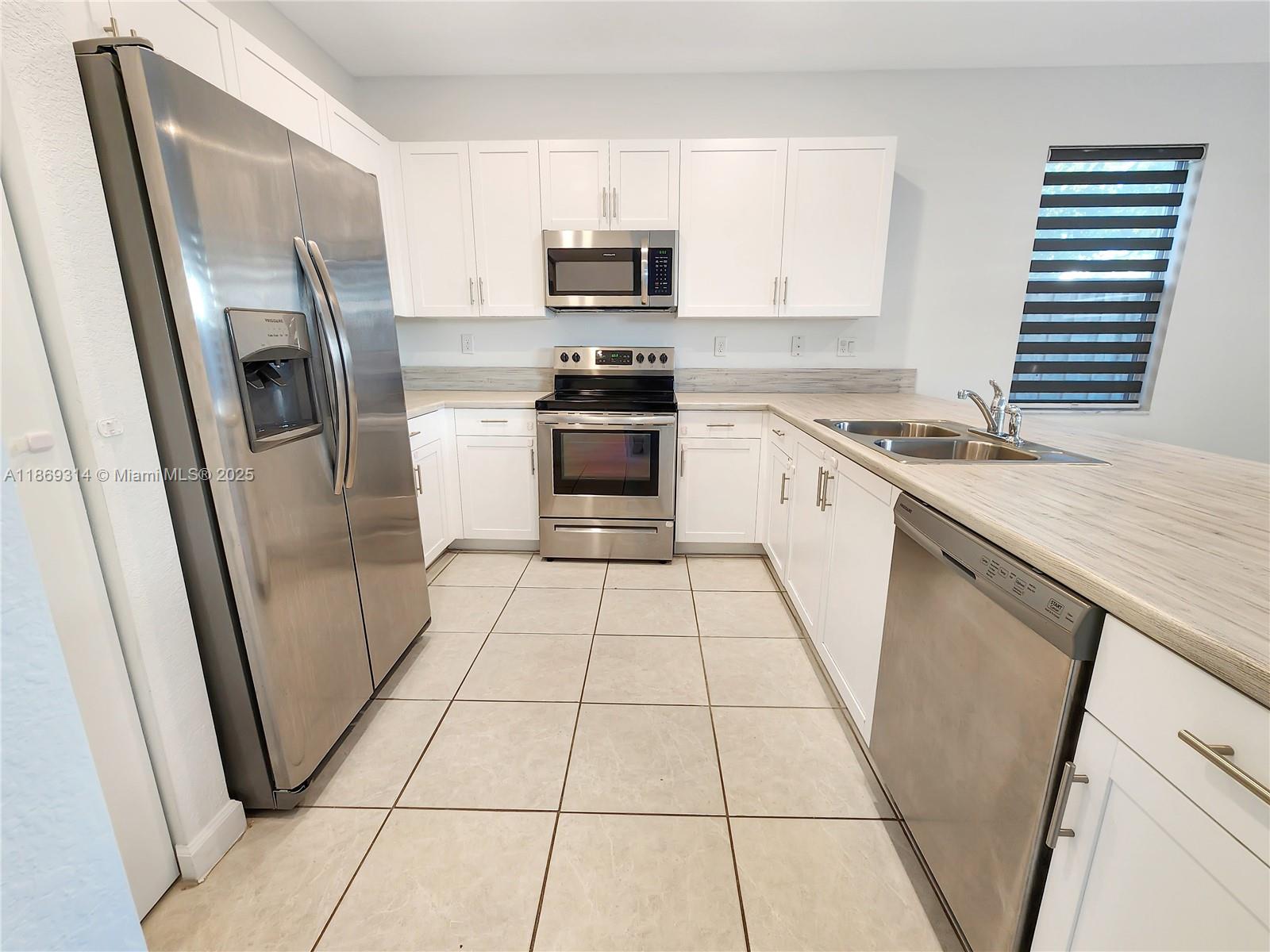 1401 Se 27th Ter Property Photo 4