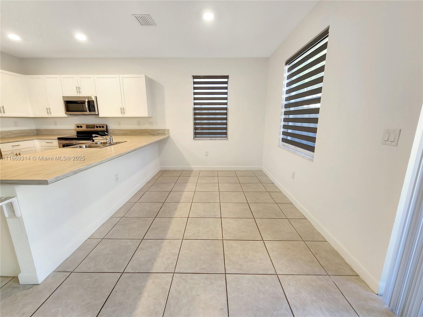 1401 Se 27th Ter Property Photo 6