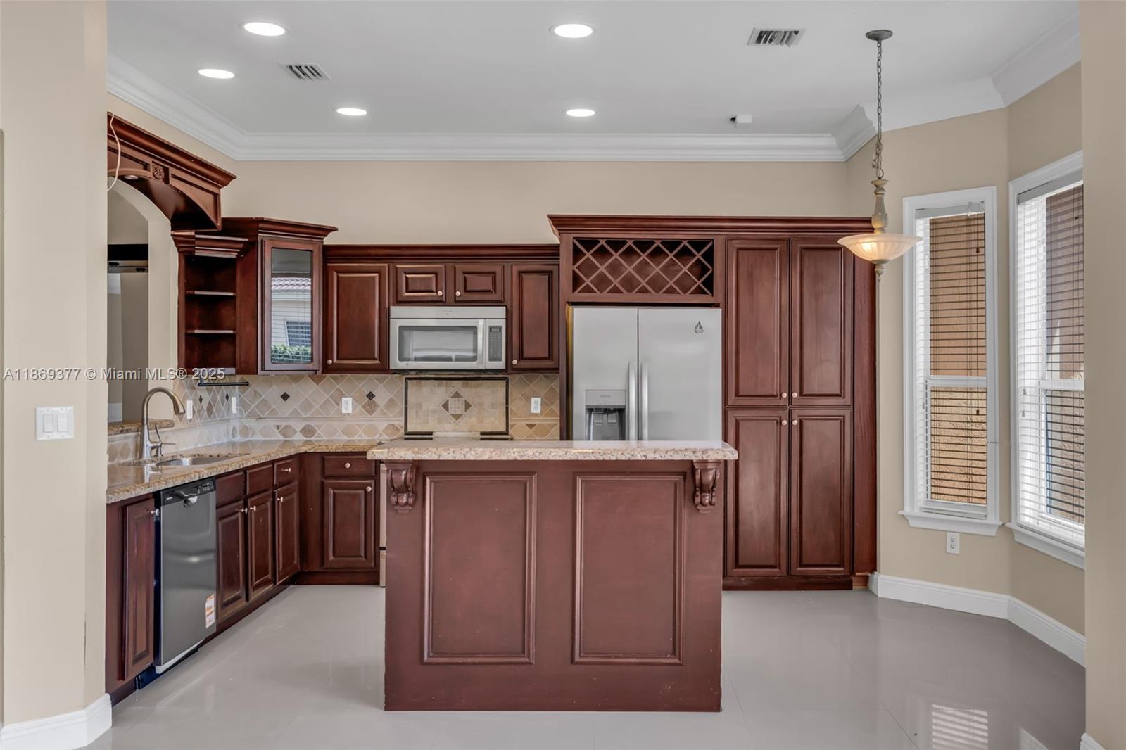 2014 Ne 4th Ct Property Photo 3