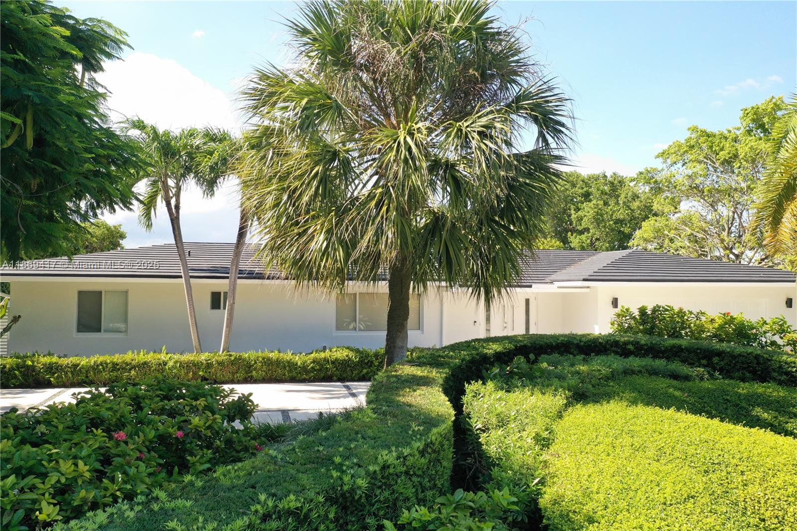 200 Harbor Dr Property Photo 4