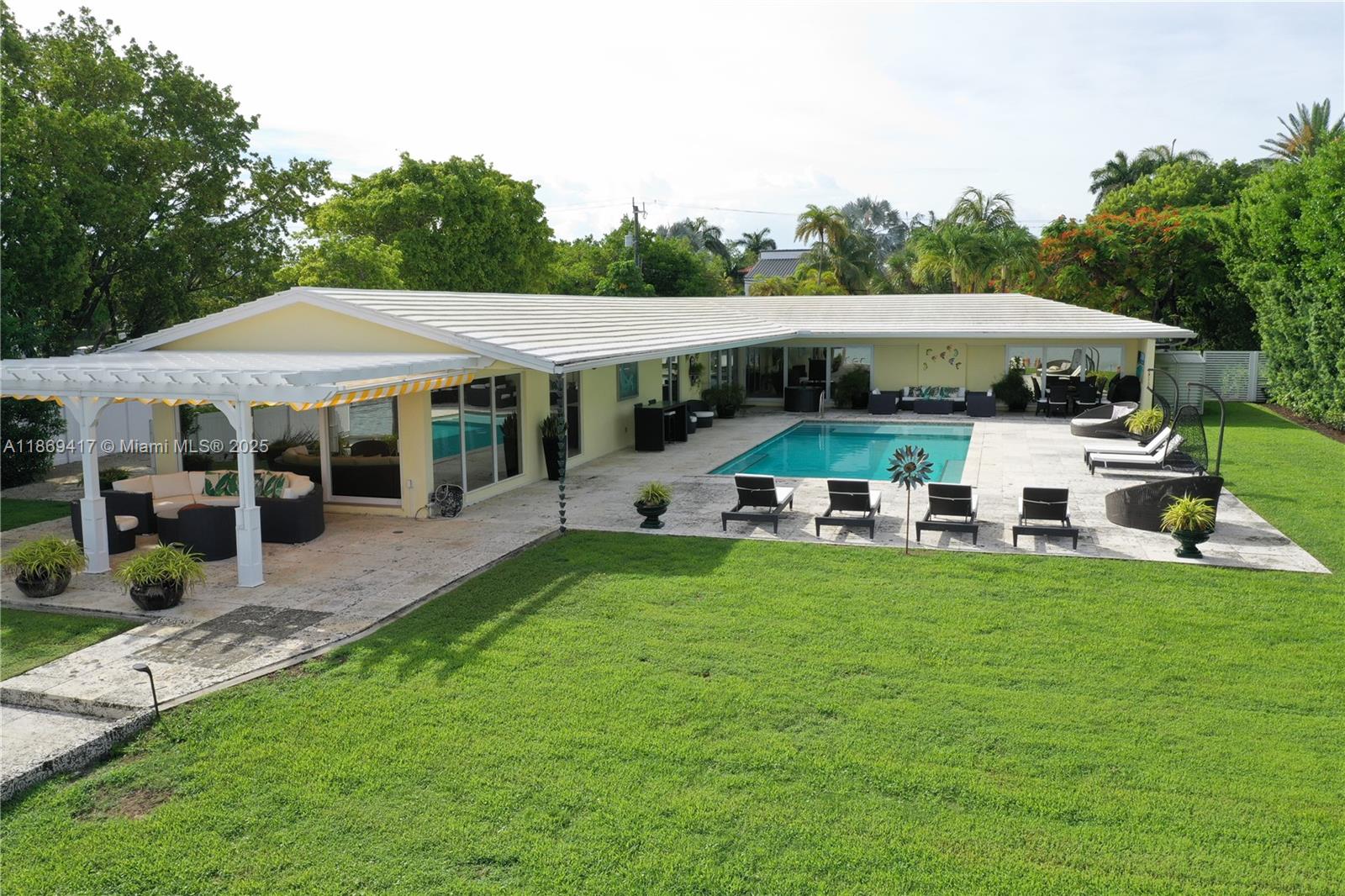 200 Harbor Dr Property Photo 12