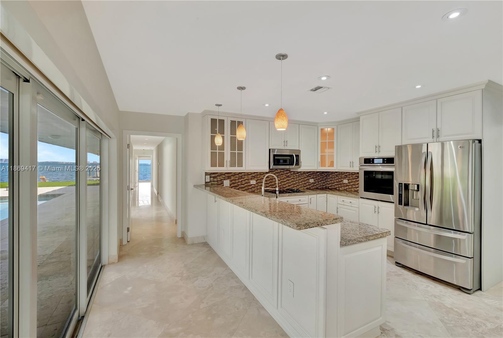 200 Harbor Dr Property Photo 15