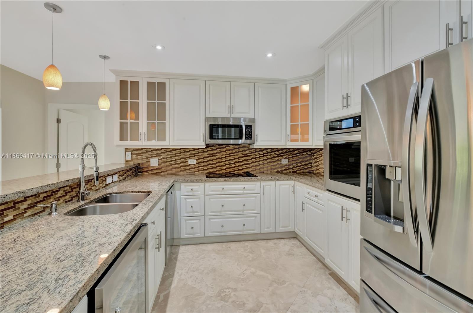 200 Harbor Dr Property Photo 16