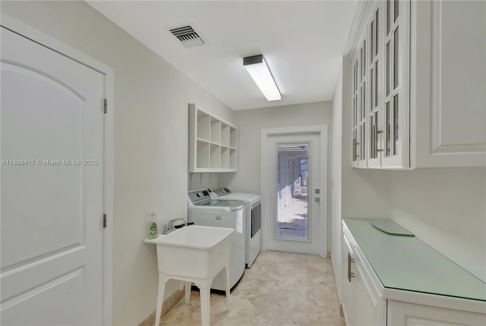 200 Harbor Dr Property Photo 17