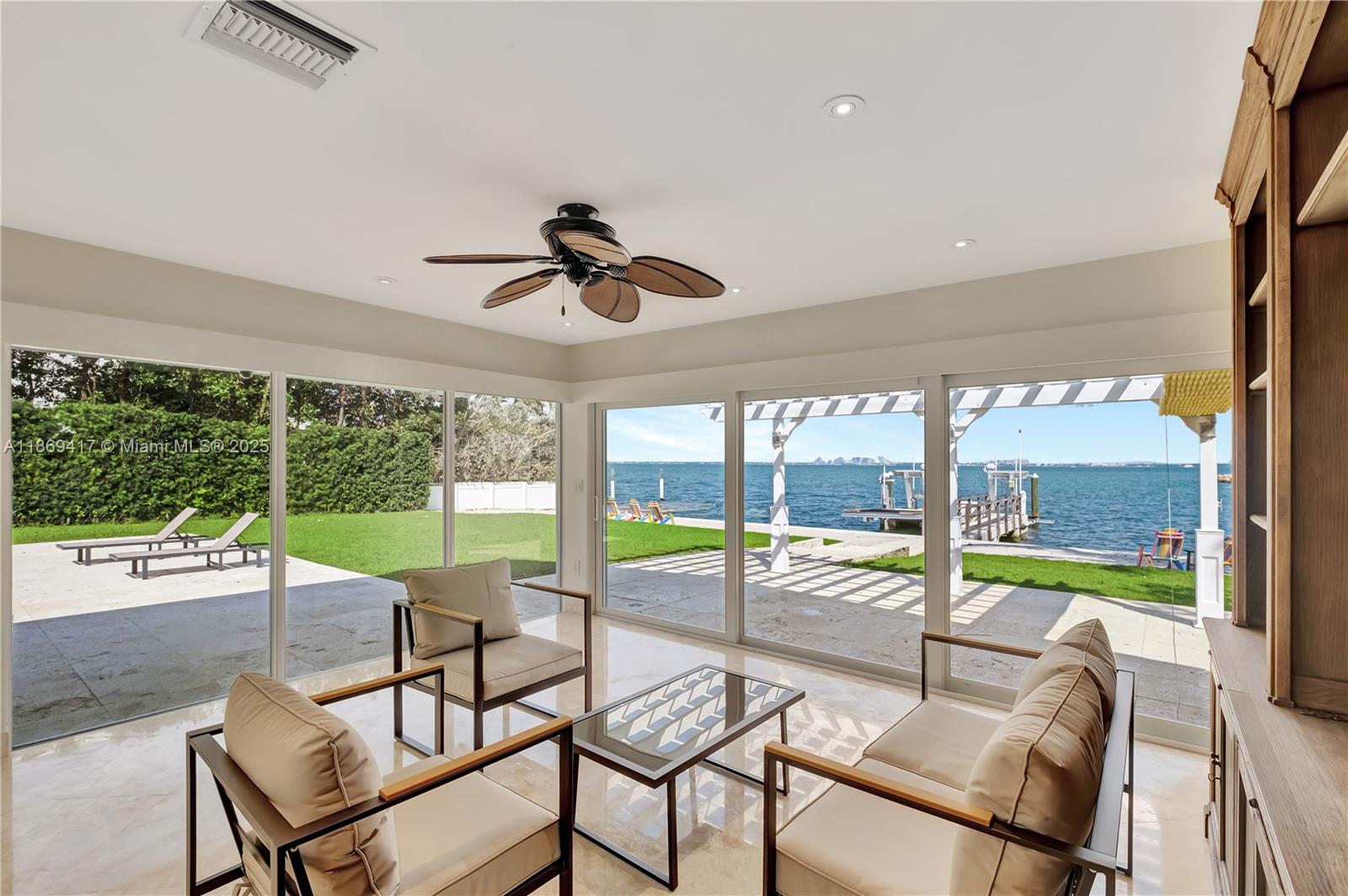 200 Harbor Dr Property Photo 18