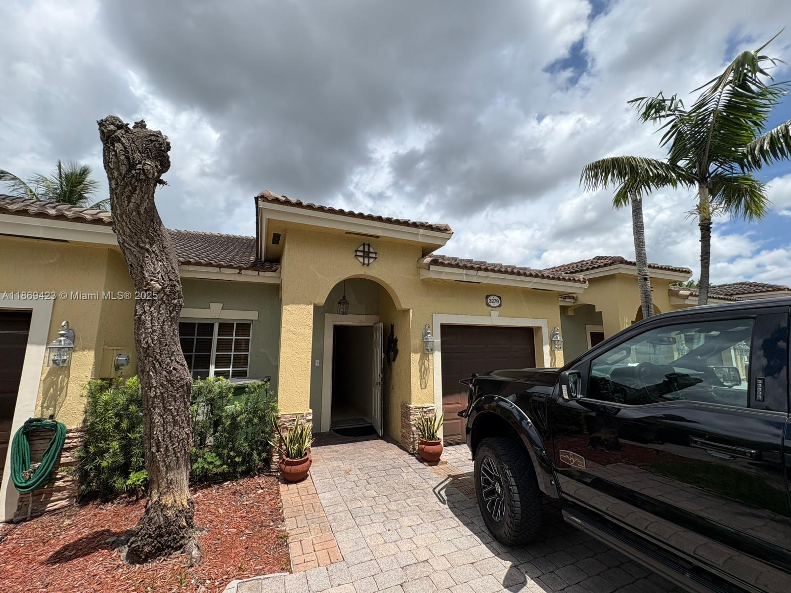 3279 Ne 11th Dr Property Photo 1