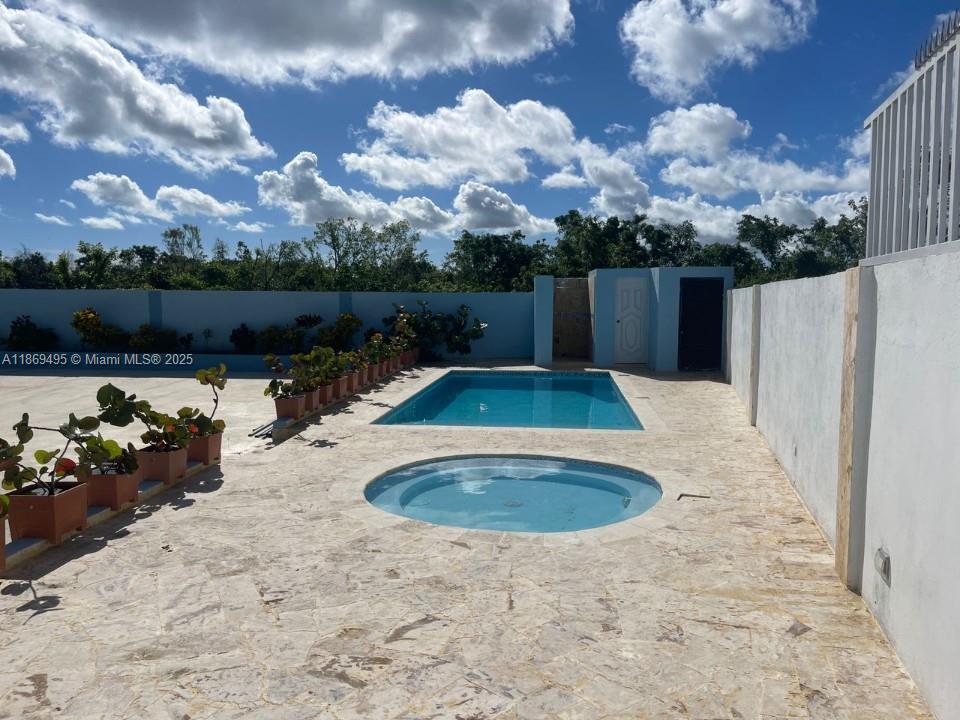 A11869495 Property Photo 6