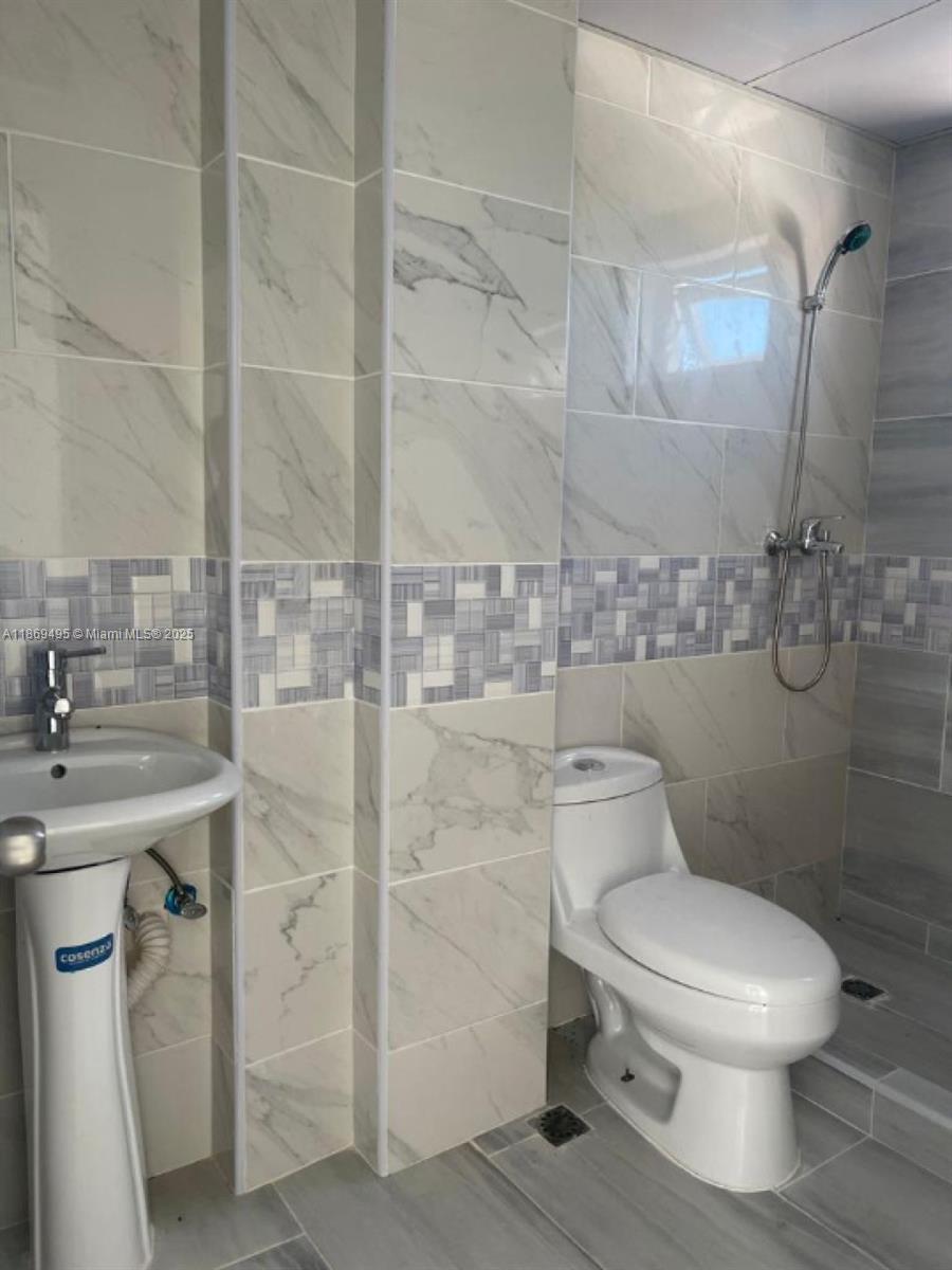 A11869495 Property Photo 8