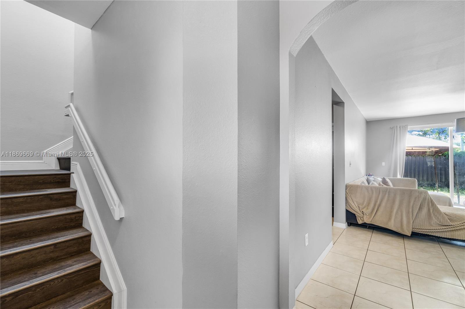 120 Se 6th Rd Property Photo 4