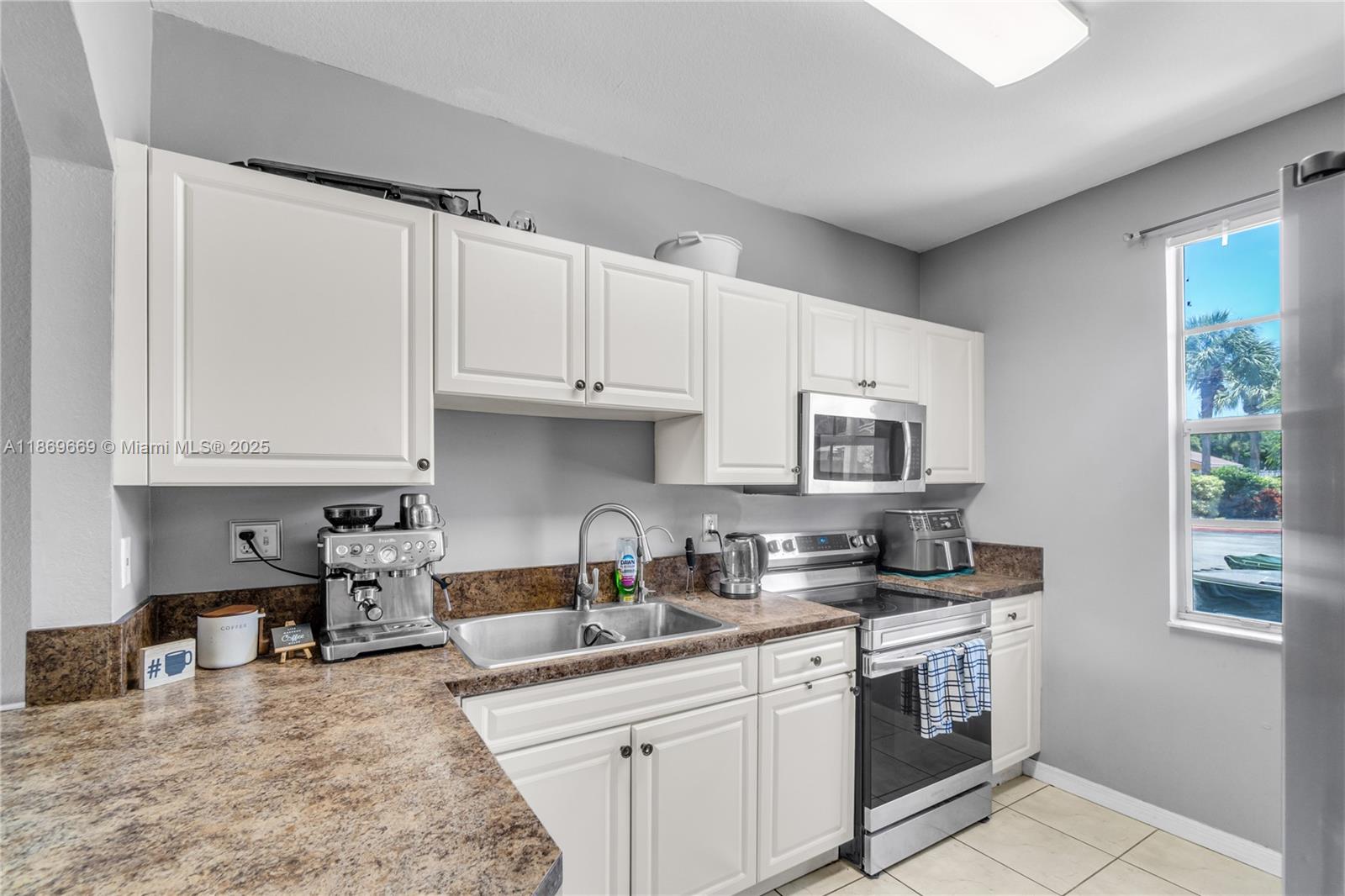 120 Se 6th Rd Property Photo 5