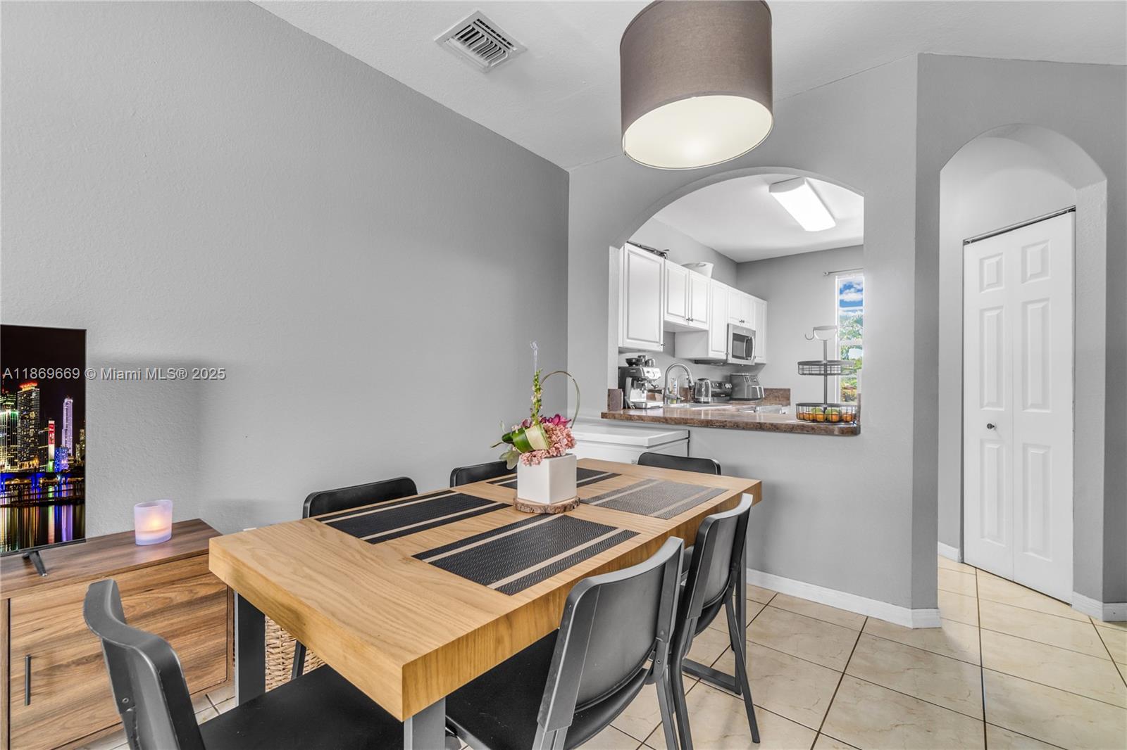 120 Se 6th Rd Property Photo 7