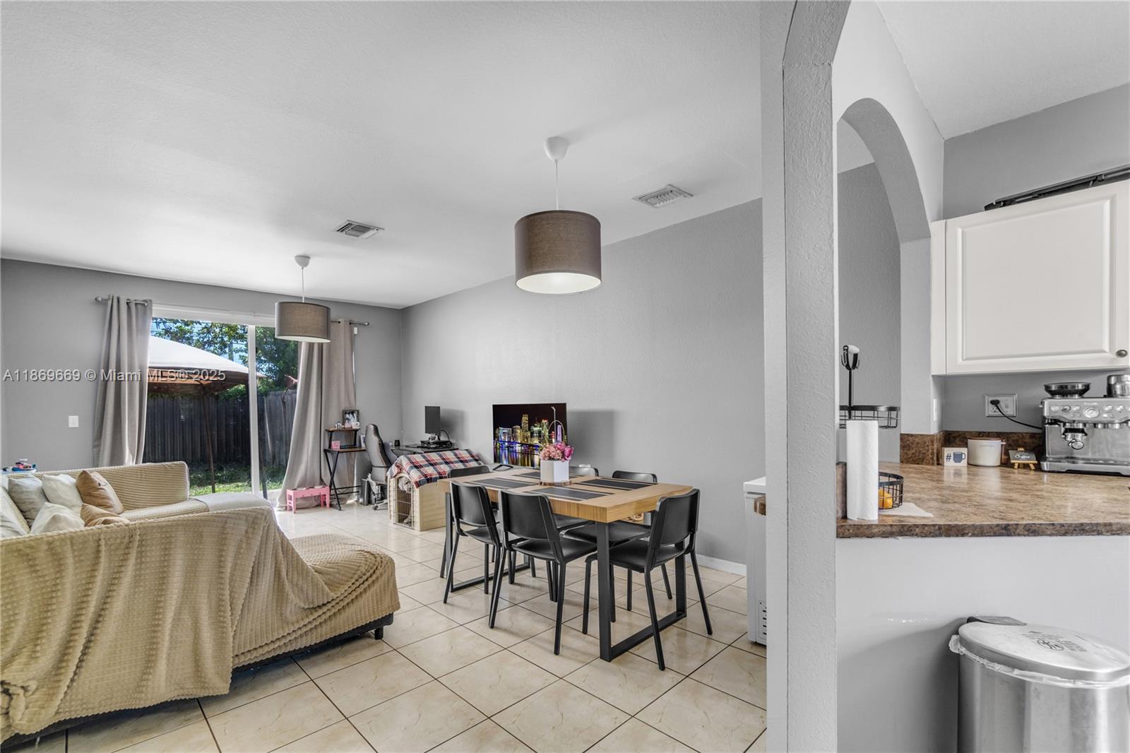 120 Se 6th Rd Property Photo 8