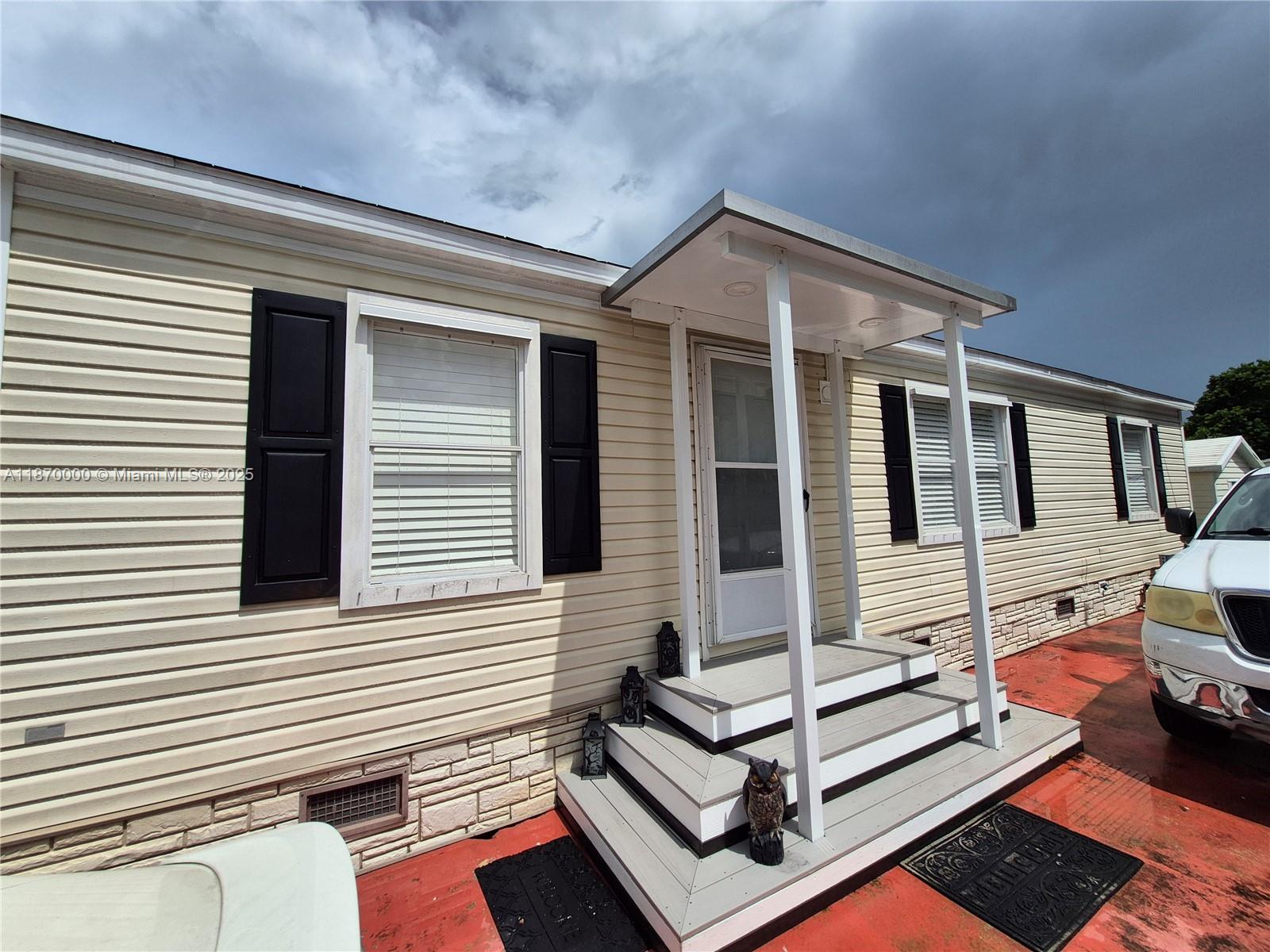 220 Ne 12th Ave Unit 157 Property Photo 2