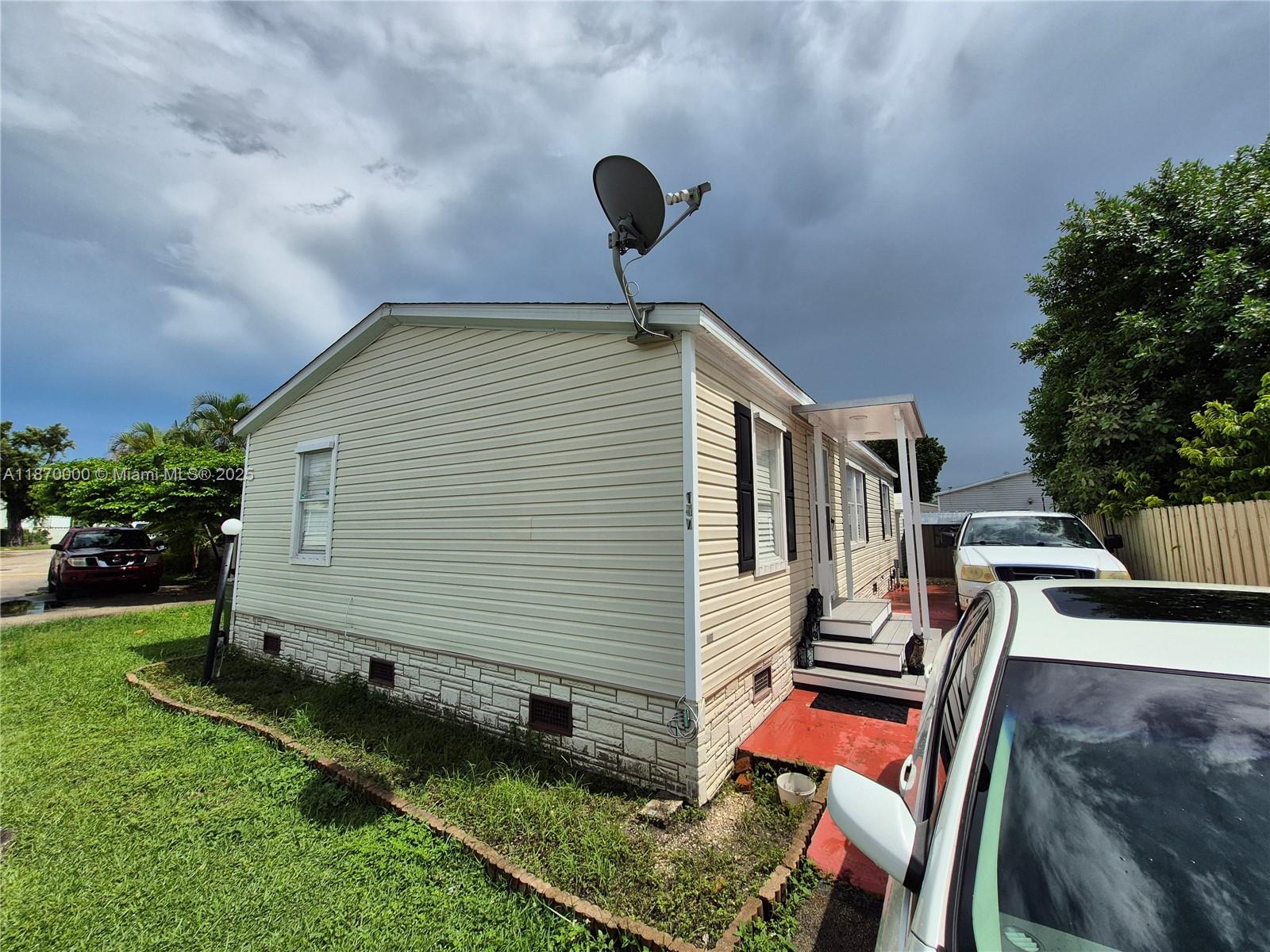 220 Ne 12th Ave Unit 157 Property Photo 3