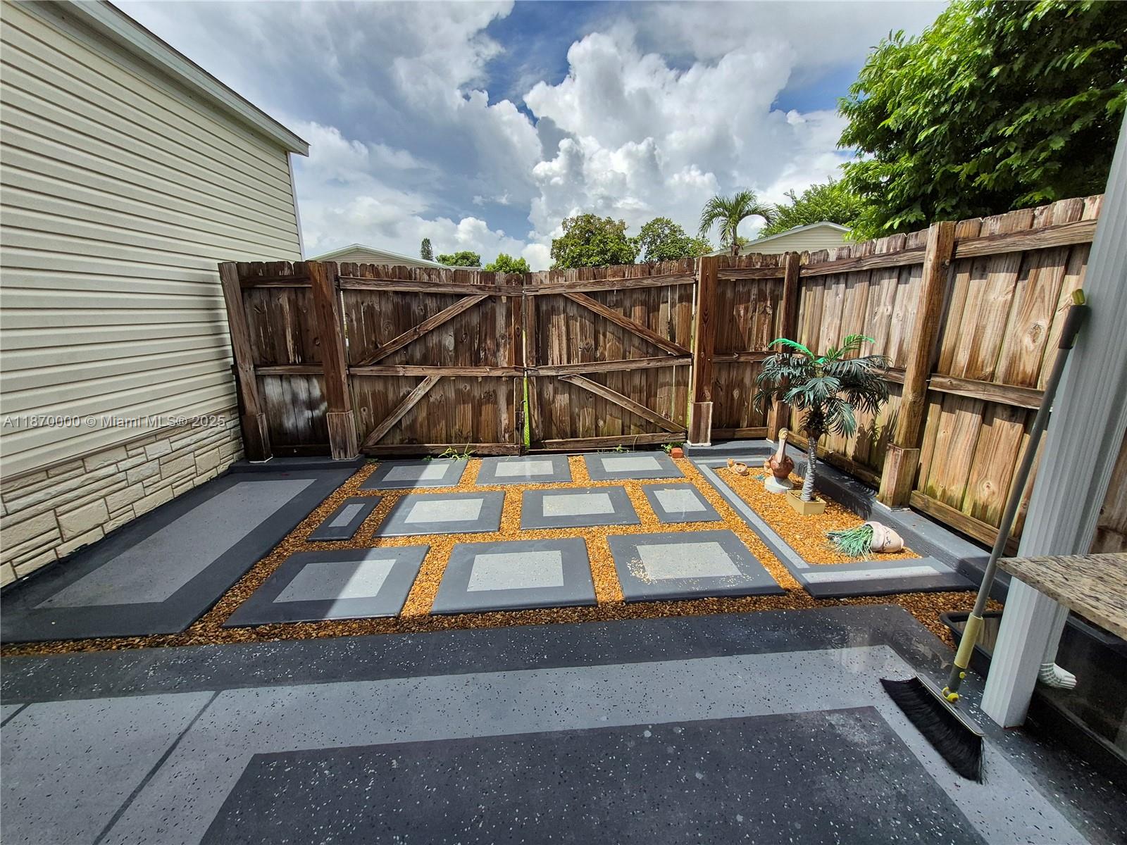 220 Ne 12th Ave Unit 157 Property Photo 30