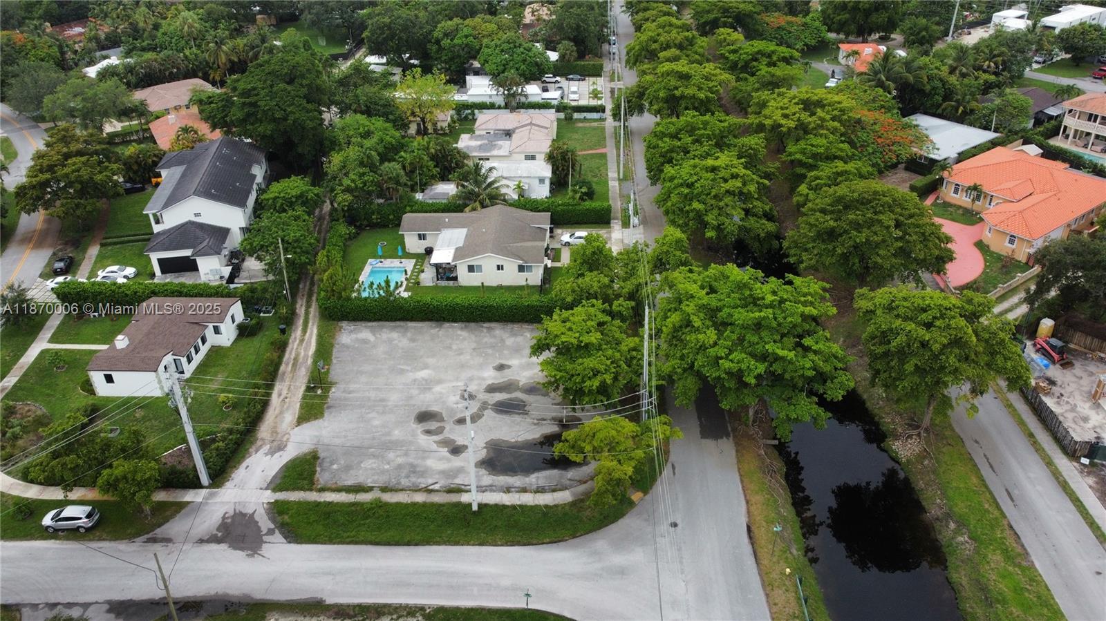 425 Esplanade Dr Property Photo 3