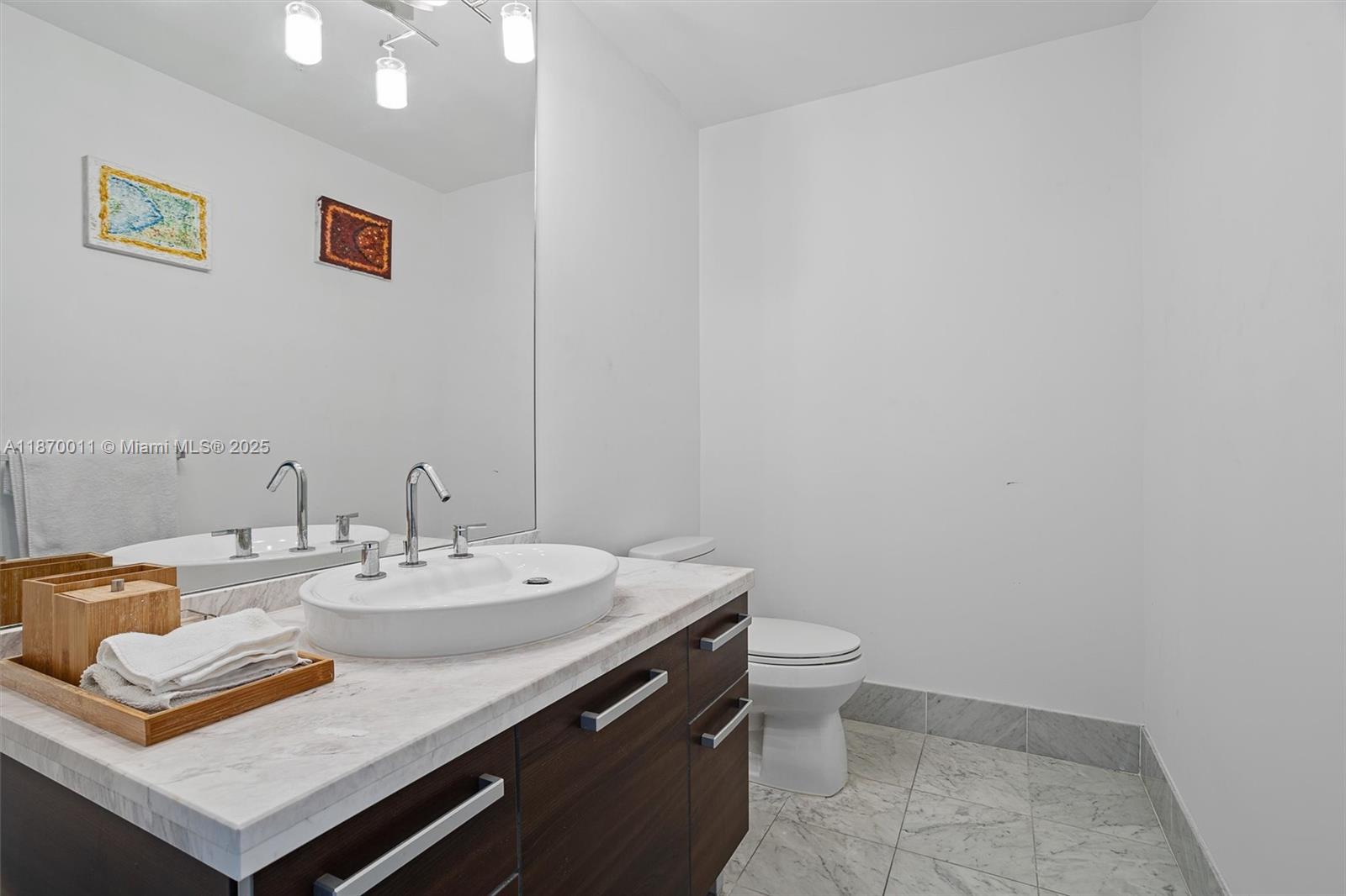 253 Ne 2 St 626 Property Photo 18